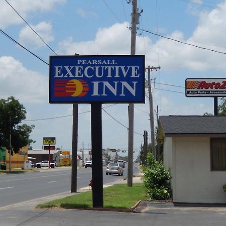 Executive Inn Pearsall Exterior foto
