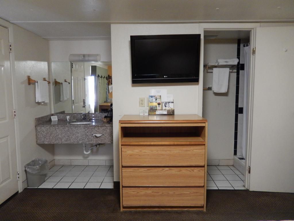 Executive Inn Pearsall Exterior foto