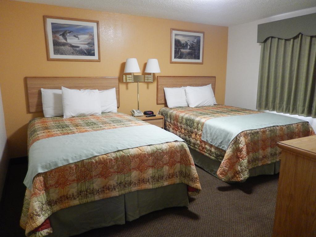 Executive Inn Pearsall Exterior foto
