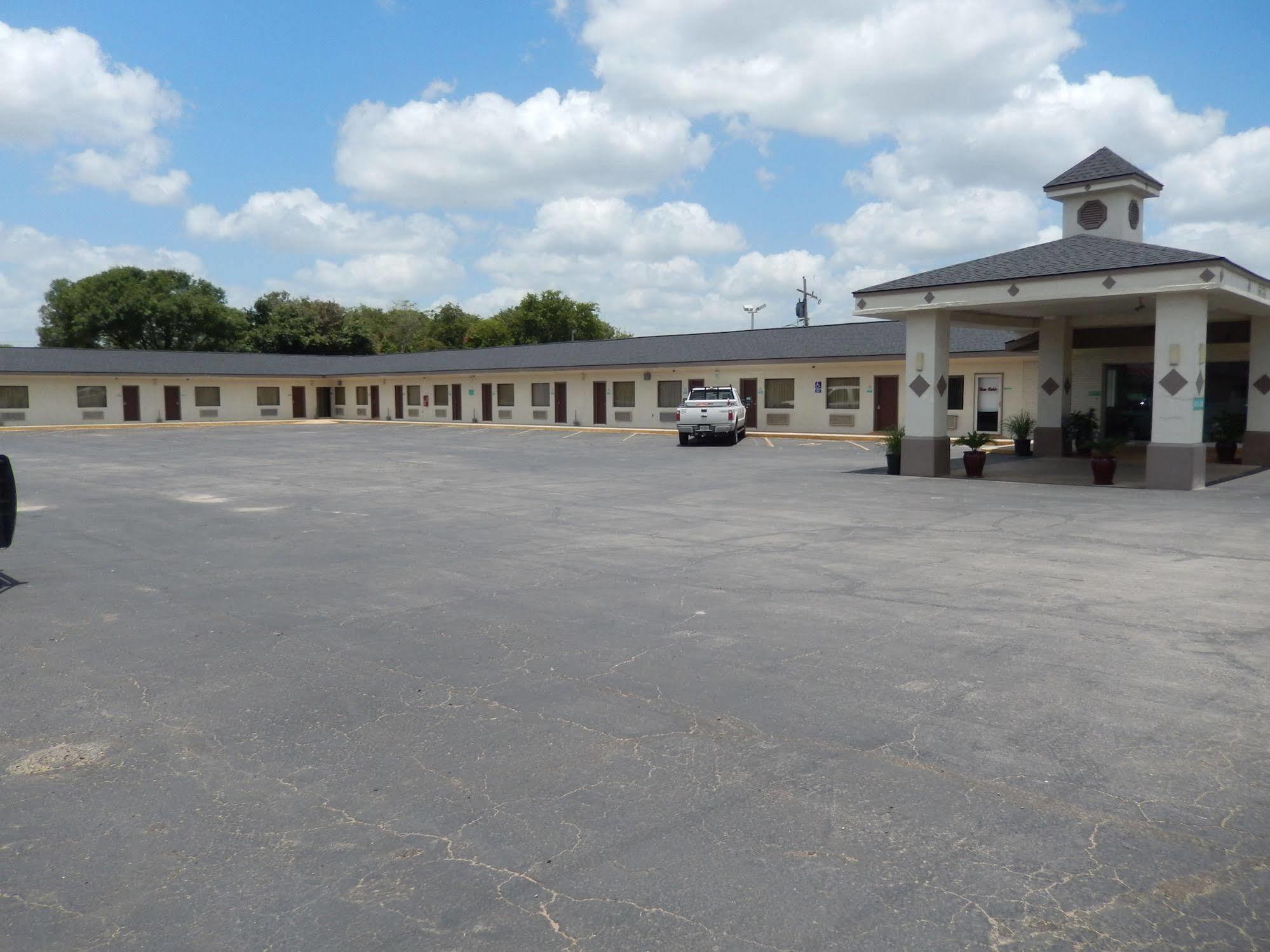 Executive Inn Pearsall Exterior foto